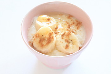 cinnamon powder and banana yogurt