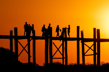 promenade sur le pont d'U Bein