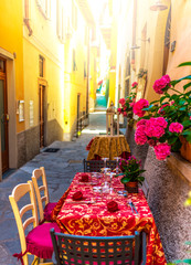 Italian street restaurant .