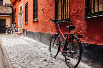 Fototapeta na wymiar the bike on the background of red wall