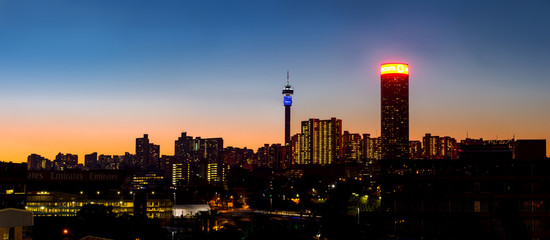 Fototapeta premium Pejzaż w nocy Johannesburg
