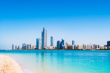 De skyline van Abu Dhabi en het stadsbeeld