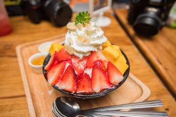 bingsu fruit ice cream Korean dessert
