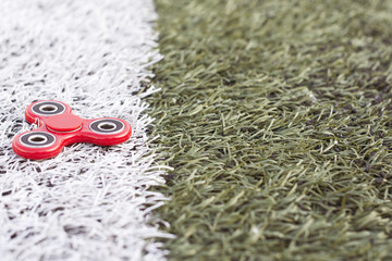 the popular red spinner gadget in 2017 line of the soccer (football) artificial field