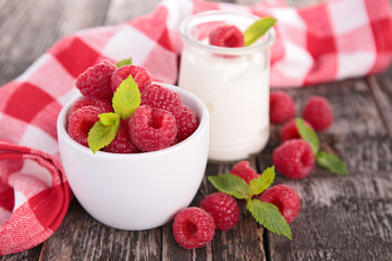 raspberry with yogurt