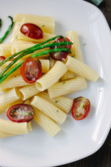 Pasta with asparagus and tomatoes ready to eat