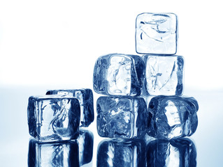 Obraz premium Ice cubes on white background