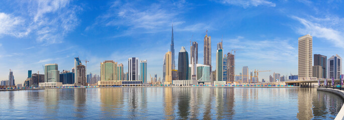Obraz na płótnie Canvas DUBAI, UAE - MARCH 29, 2017: The panorama with the new Canal and skyscrapers of Downtown.