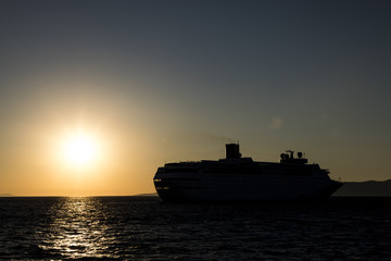 Fototapeta na wymiar Cruise ship against the sunset in Mykonos