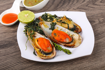 Baked mussels with spinach