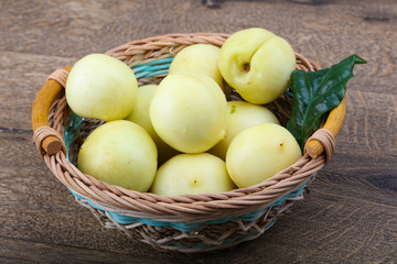 Nectarines in the bowl