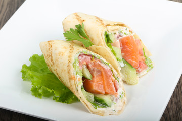 Salmon bread roll