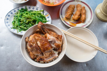 Taiwanese street food at local restaurant　台湾のローカル食堂（鶏腿飯）