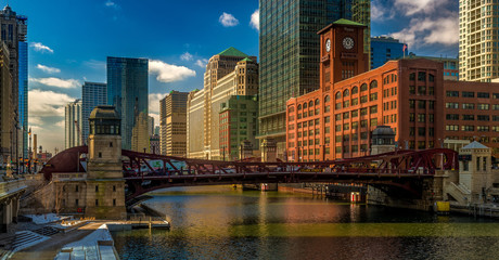 Obraz premium Rzeka Chicago w pobliżu mostu Lasalle Street
