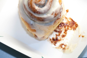 Vanilla roll with cinnamon in a cardboard box, top view