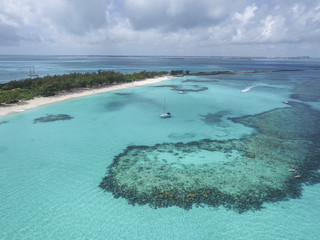 Fototapeta na wymiar Aerial View from Sandy Toes, Bahamas
