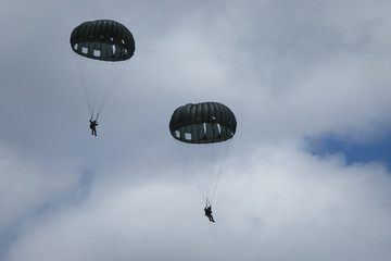 static line parachutists