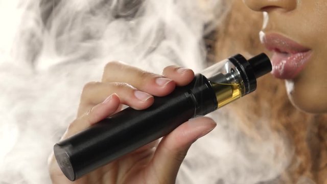 elfbar elfa master akku Discover 2027 Lips 750 Puffs Disposable main image 1