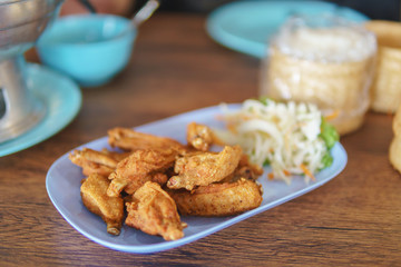 fried spicy chicken wings