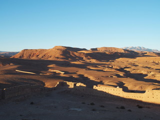 Fototapeta premium Desert and high ATLAS MOUNTAINS range landscape in central Morocco