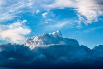 The cloud is like a mountain.