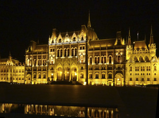 Fototapeta na wymiar night scenery in Budapest