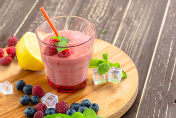 Berry Smoothie with Mint, Blueberry and Raspberry