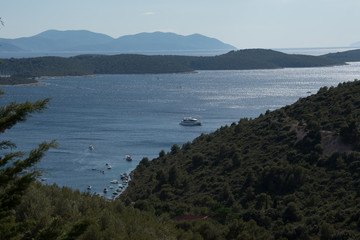 Paysage de la côte dalmate entre Split et Hvar