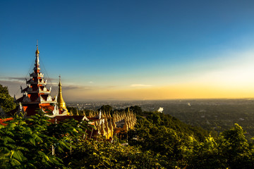Sonnenuntergang auf dem Mandalayhügel