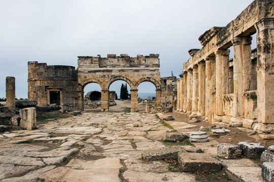 Römertor Bilder – Durchsuchen 838 Archivfotos, Vektorgrafiken und ...