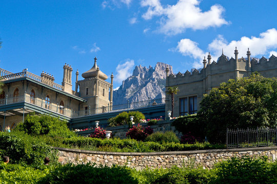 The photo shows the Crimea and its attraction