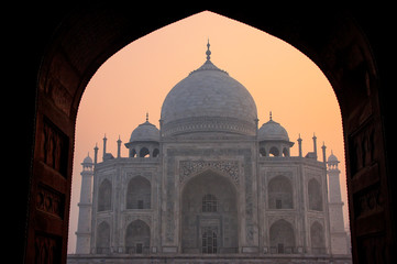 Fototapeta na wymiar Taj Mahal at sunrise framed with the arch of the mosque, Agra, Uttar Pradesh, India
