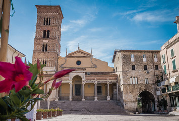 La chiesa di San Cesareo è il duomo di Terracina. Il duomo è di origini antichissime, edificato...