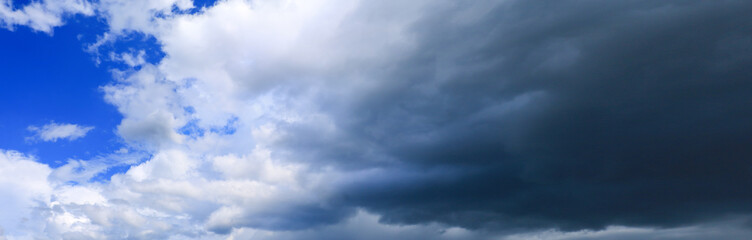 Obraz premium panorama sky and cloud with storm dark in summer time beautiful background