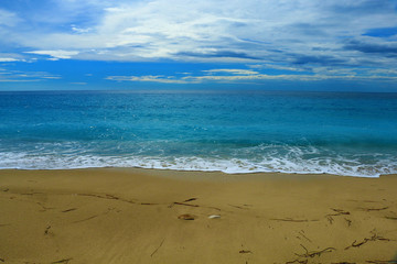 Fototapeta na wymiar sand beach and tropical sea