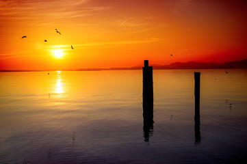 Sole giallo al tramonto sul Lago