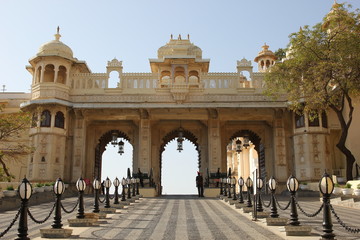 Fototapeta na wymiar Elefantentor zum Stadtpalast in Udaipur City, Bundesstaat Rajasthan, Indien