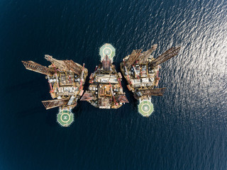 Birdseye view of Oil and Gas Platform in Africa - obrazy, fototapety, plakaty