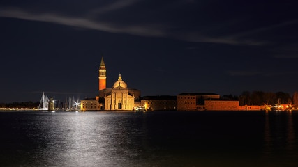 Fototapeta na wymiar Chiesa di San Giorgio Maggiore im Mondlicht