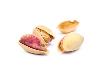 Obraz na płótnie Canvas Pile of roasted pistachios isolated on white background