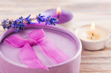 Obraz na płótnie Canvas Hand crafted purple gift with bow, lavender