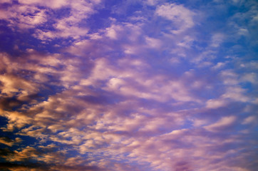 Obraz premium furry clouds on a blue sky on a beautiful summer