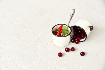 Porridge with seasonal fruits