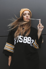 Fototapeta premium Girl chewing gum