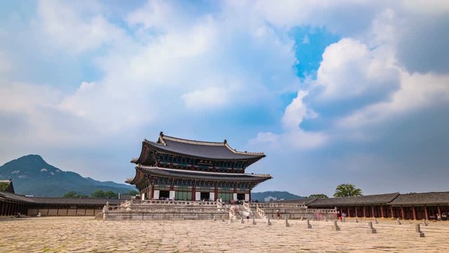 Geunjeongmun Gate in Gyeongbokgung Palace in Seoul, Korea. Time lapse by shooting long exposure.