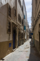Fototapeta premium Narrow street and colorful old houses of medieval medina of Essaouira, Morocco