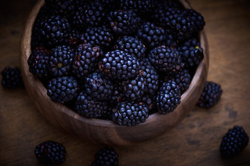 Blackberries in wood bowl