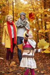 Fototapeta premium Little girl playing with autumn leafs