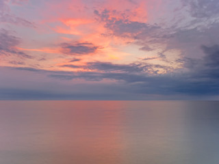 Naklejka na ściany i meble Stimmungsvoller Sonnenuntergang an der Ostseeküste