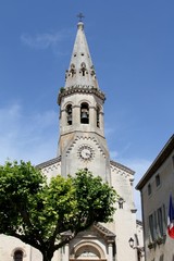 Fototapeta premium le village de Saint-Saturnin-lès-Apt en provence dans le Vaucluse